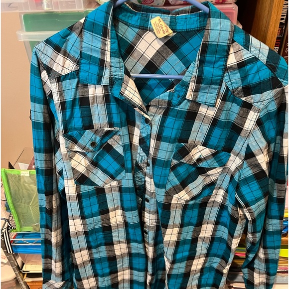 Long-sleeved button up shirt - Picture 2 of 3